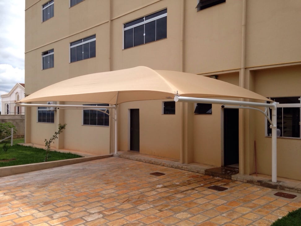 Sombrite para garagem na cor bege